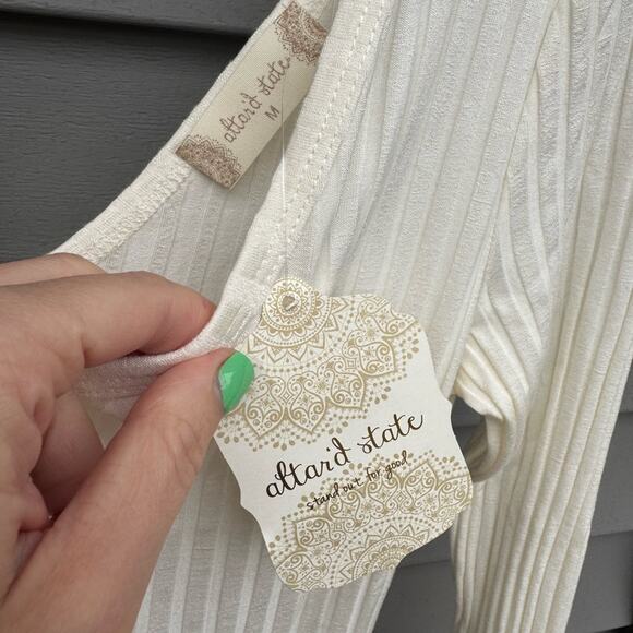 NWT Altar’d State size M Cream Ivory Ribbed Long Sleeve V-Neck Bodysuit - Picture 2 of 12
